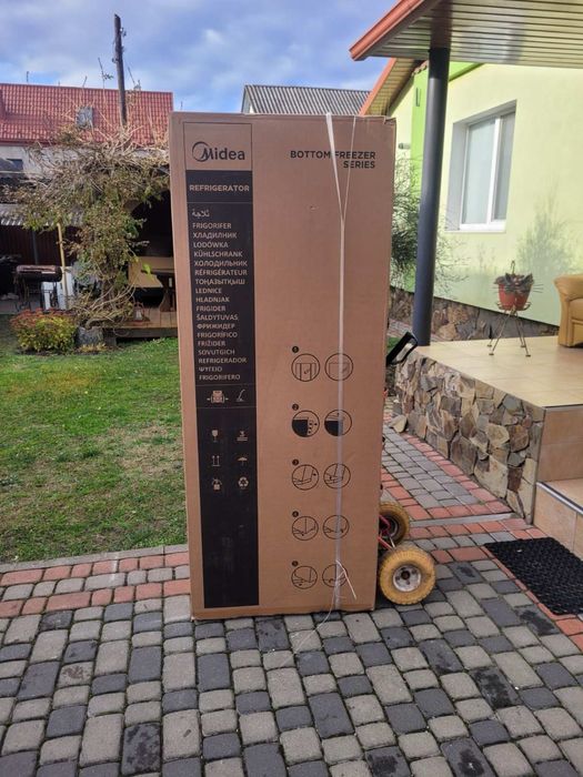 Хололильник Midea ноуфрост . Висота 185 см. Новий.
