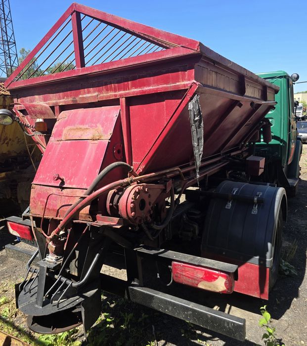 КДМ Зил 4331 піскорозкидач з відвалом