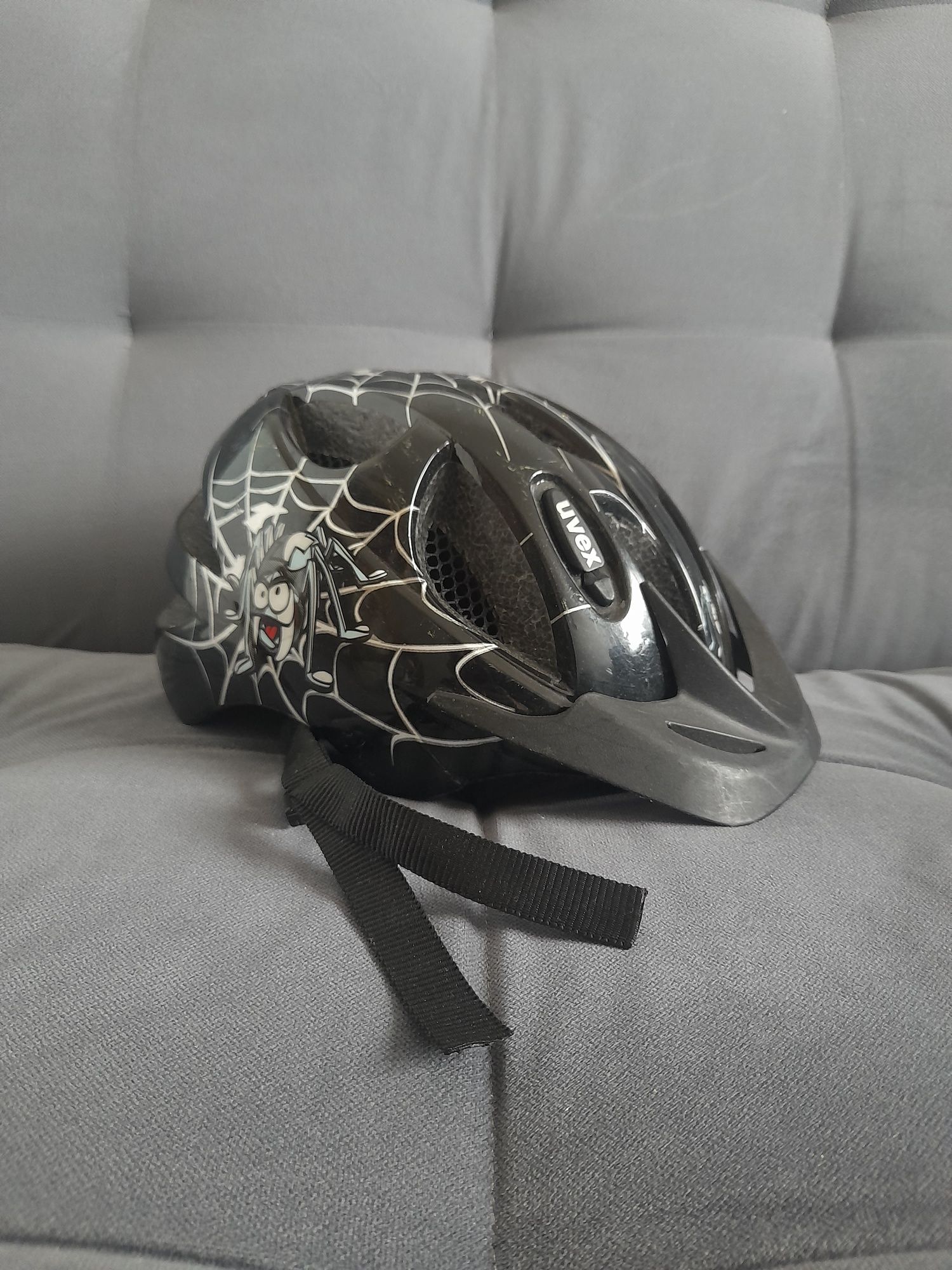 Kask z pająkiem dla dzieci pająk