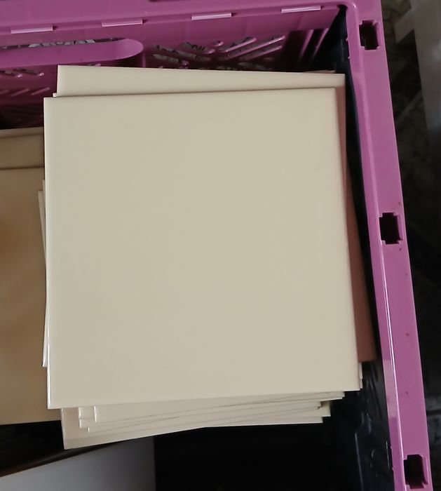 Kafelki   beżowe 15x15