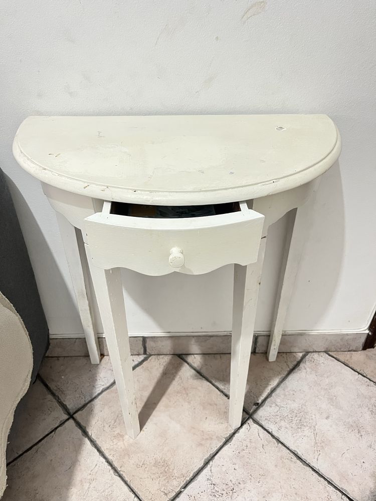 Mesinha branca com gaveta