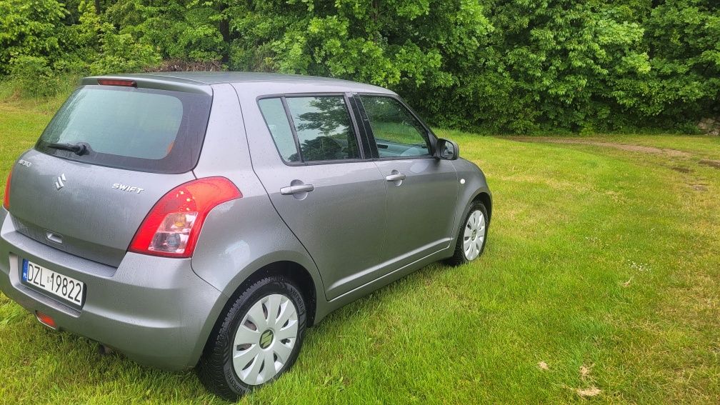 Suzuki Swift  1.3B 2009/10 Niski przebieg