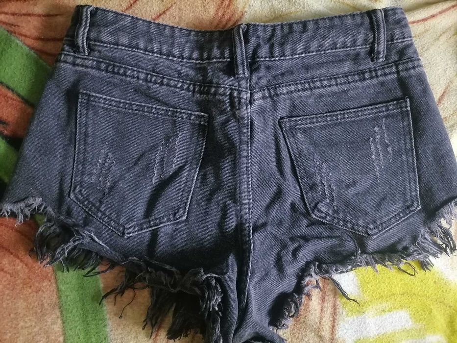 Krótkie spodenki damskie