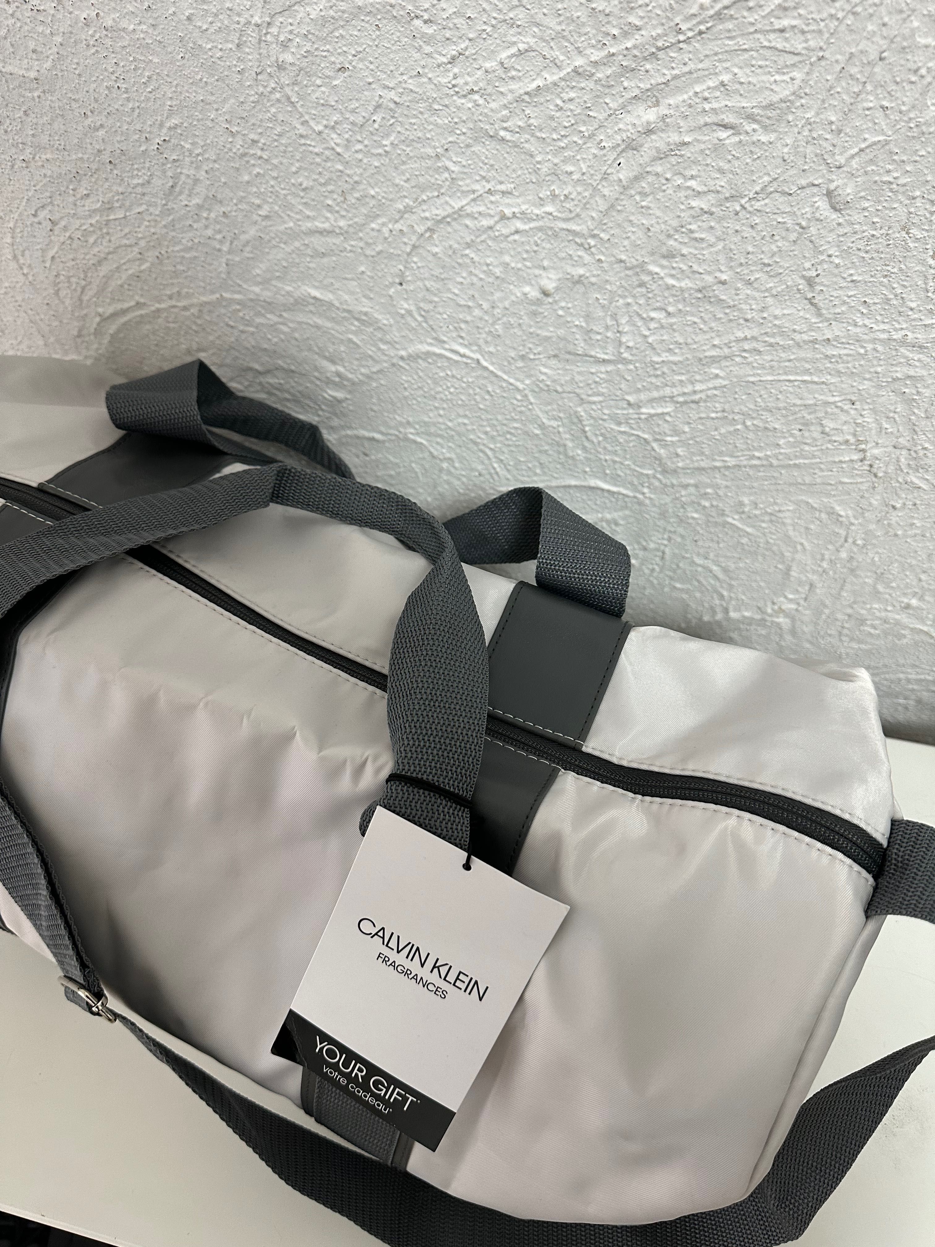 Сумка Calvin Klein спротивная / для путешествий/