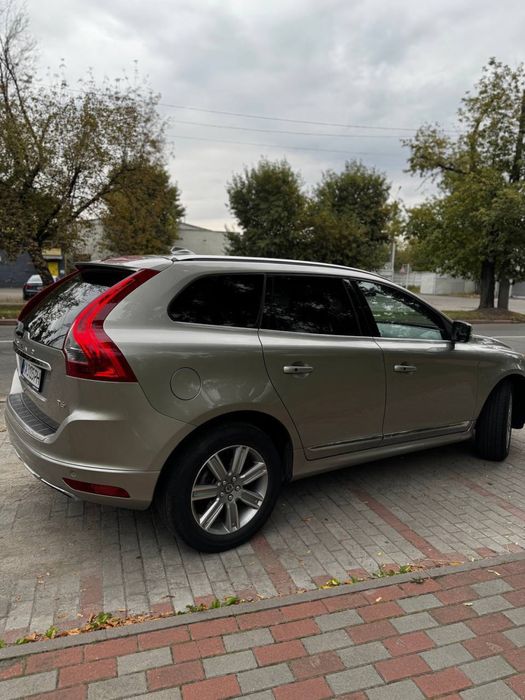 Продам Volvo XC60 2015 року