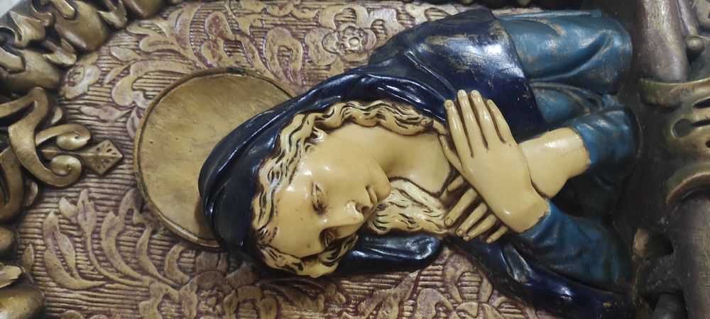 Quadro N.ª Sra. com relevo trabalhado - antiguidade