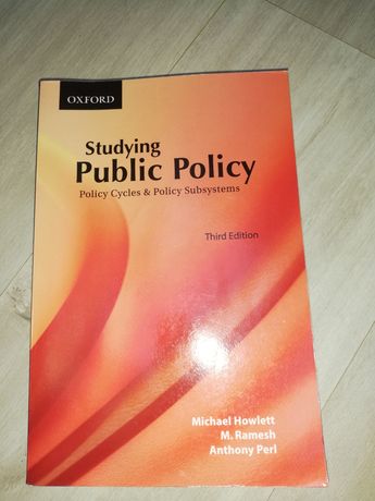 Studying Public Policy książka