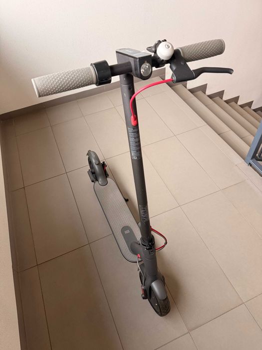 Hulajnoga elektryczna Xiaomi Mi M365 – mało używana + 2 opony.