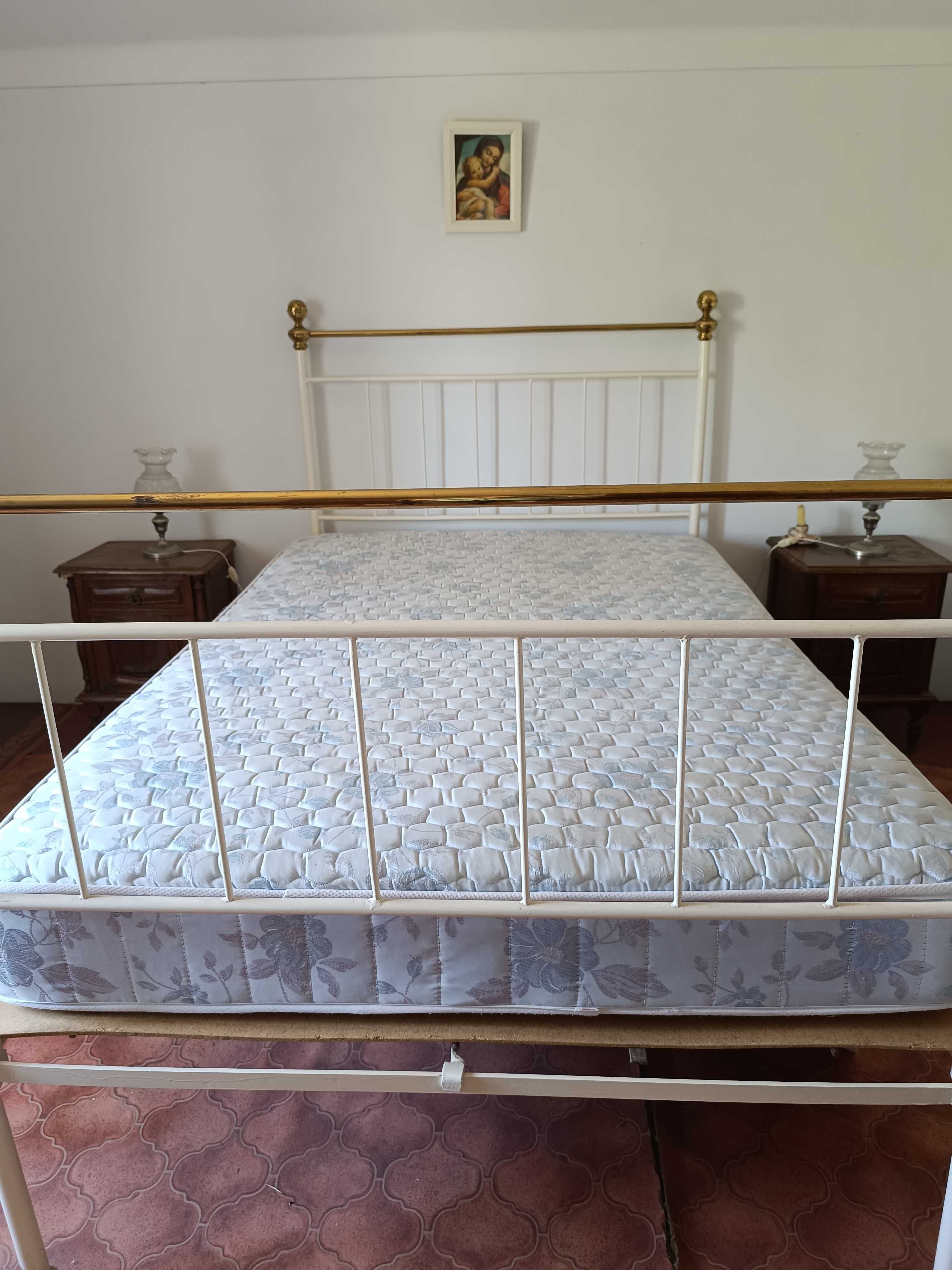 Cama de ferro com colchão