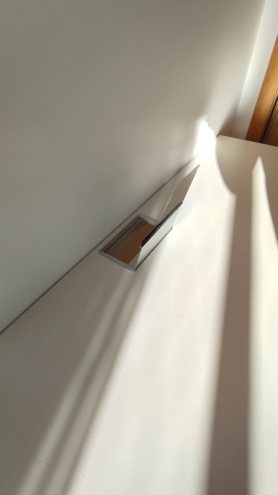 Mesa de escritório espaçosa