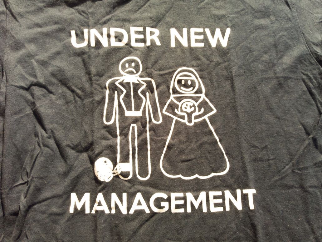 Koszulka UNDER NEW MANAGEMENT na kawalerski czarna T-shirt rozm. M