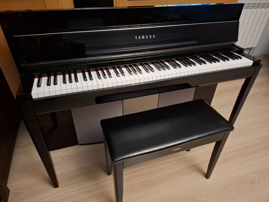 Pianino  Yamaha F-11 Modus Exclusive, jak nowe