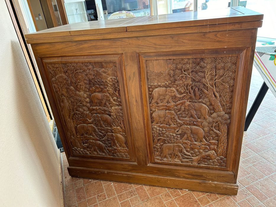 Linda e Única feita à mão na Tailândia. BAR Teak