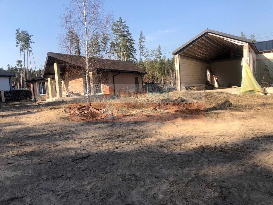 Сучасний недобудований будинок біля Десни
Крутий проєкт Вища Дубечня