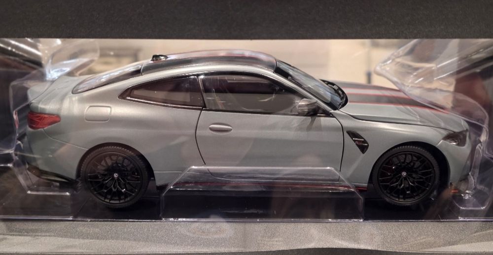 Miniatura 1:18 BMW M4 CSL, oryginalna, nowa