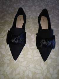 Sapatos rasos em camurça pretos