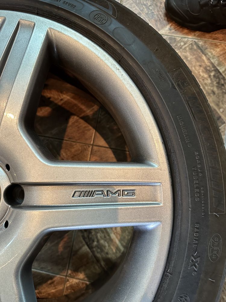 Продам оригинальный диск Mercedes R19 AMG с резиной 245/45r19