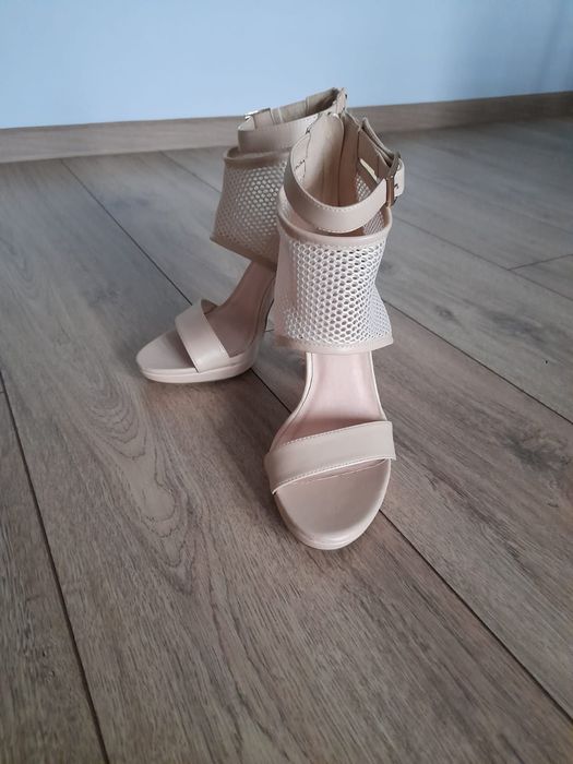 Buty Jenny Fairy CCC.rozm.37 Kolor beżowy
