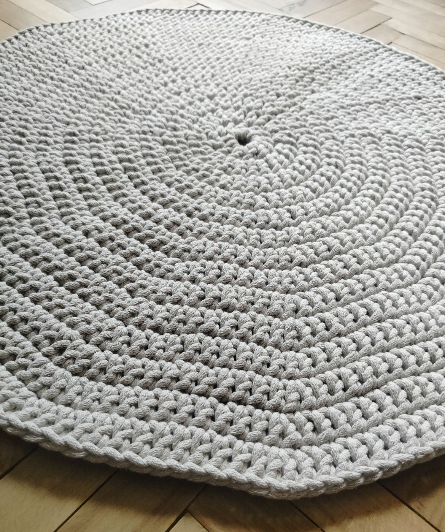 Dywan ze sznurka bawełnianego ręcznie robiony na szydełku 75 cm