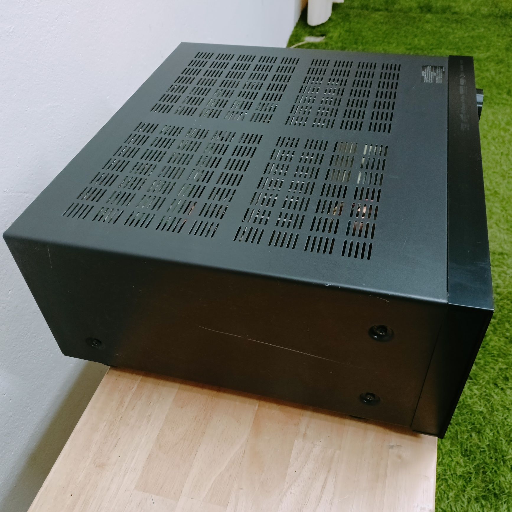 Onkyo, amplituner TX-NR818.
