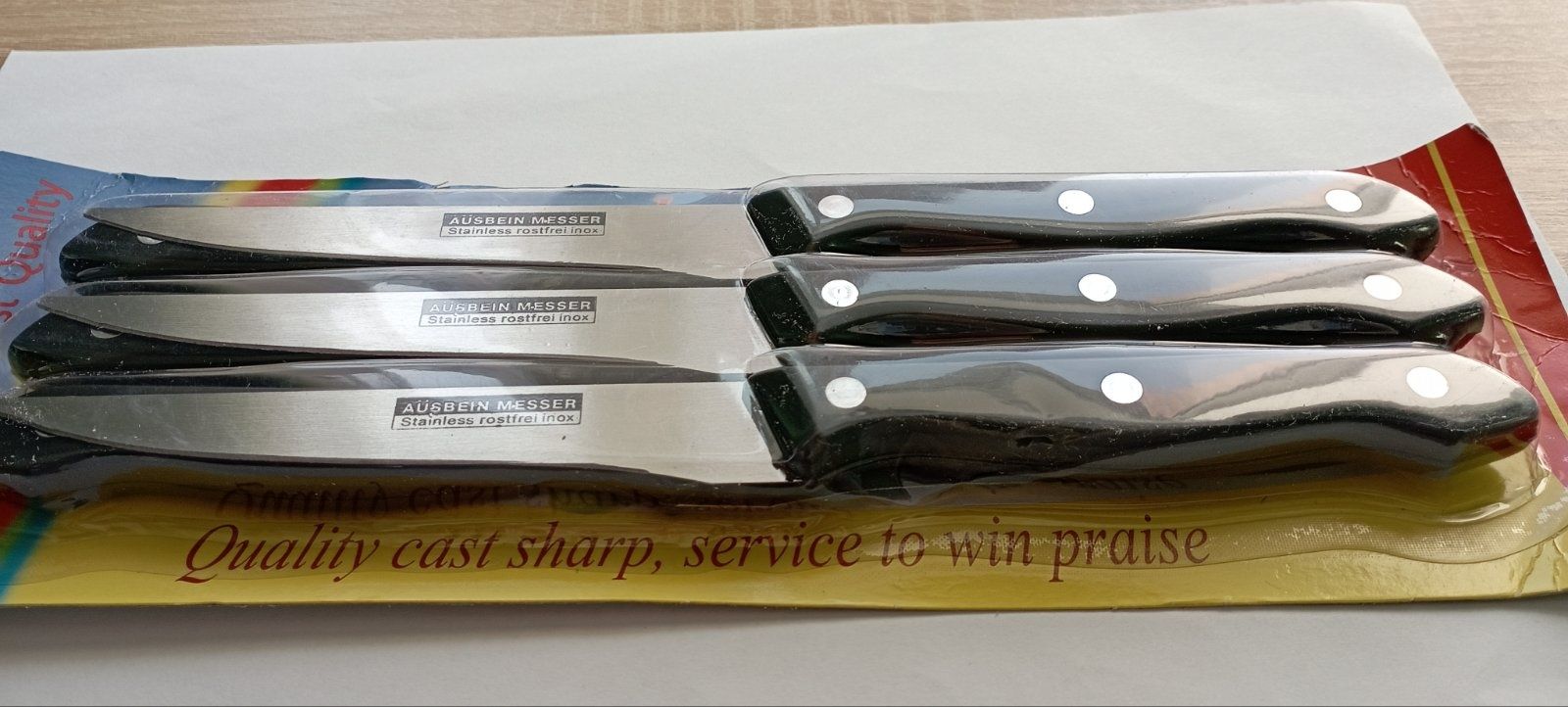 Набор кухонных ножей из нержавеющей стали - 6 штук. 
    Цен