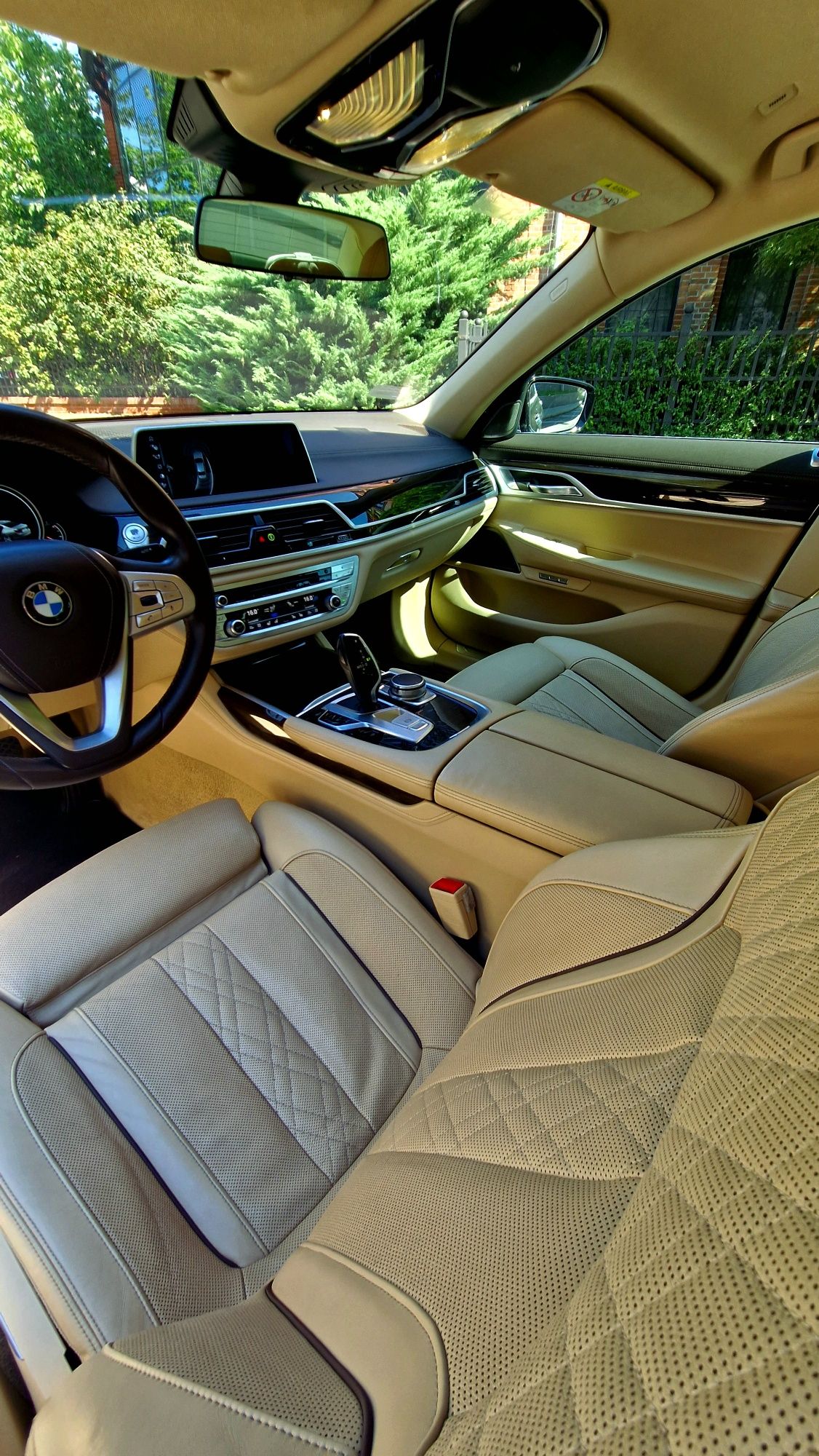 Bmw 740xd wynajem limuzyna wypożyczalnia aut premium luksusowych