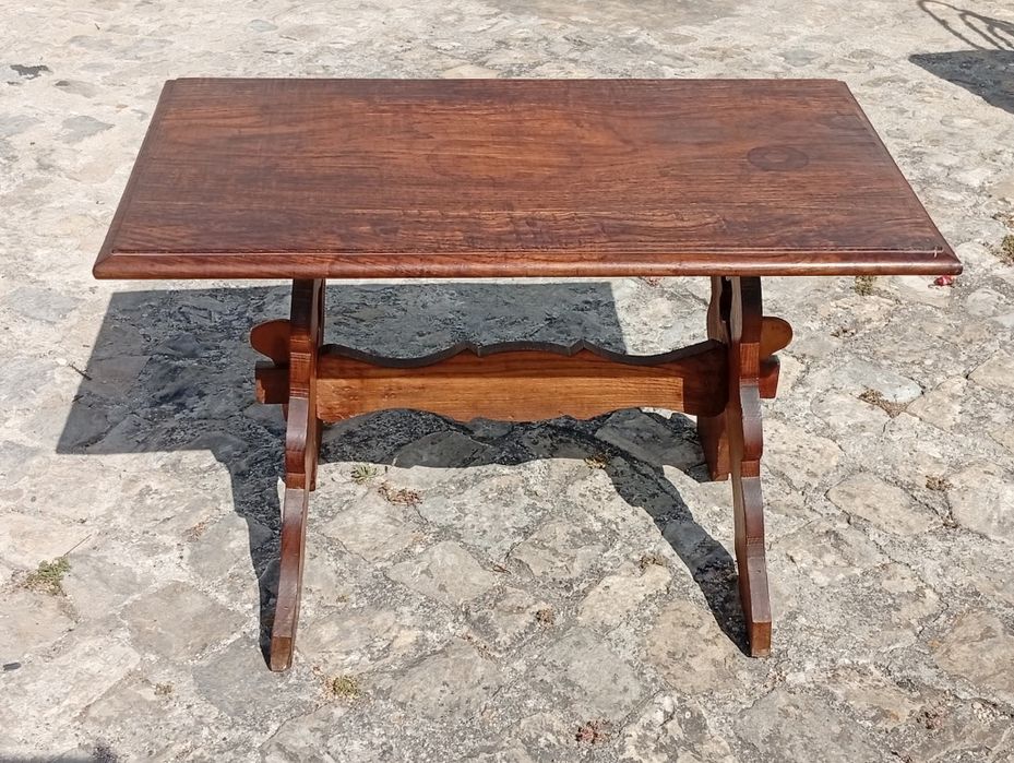 Mesa de apoio em madeira