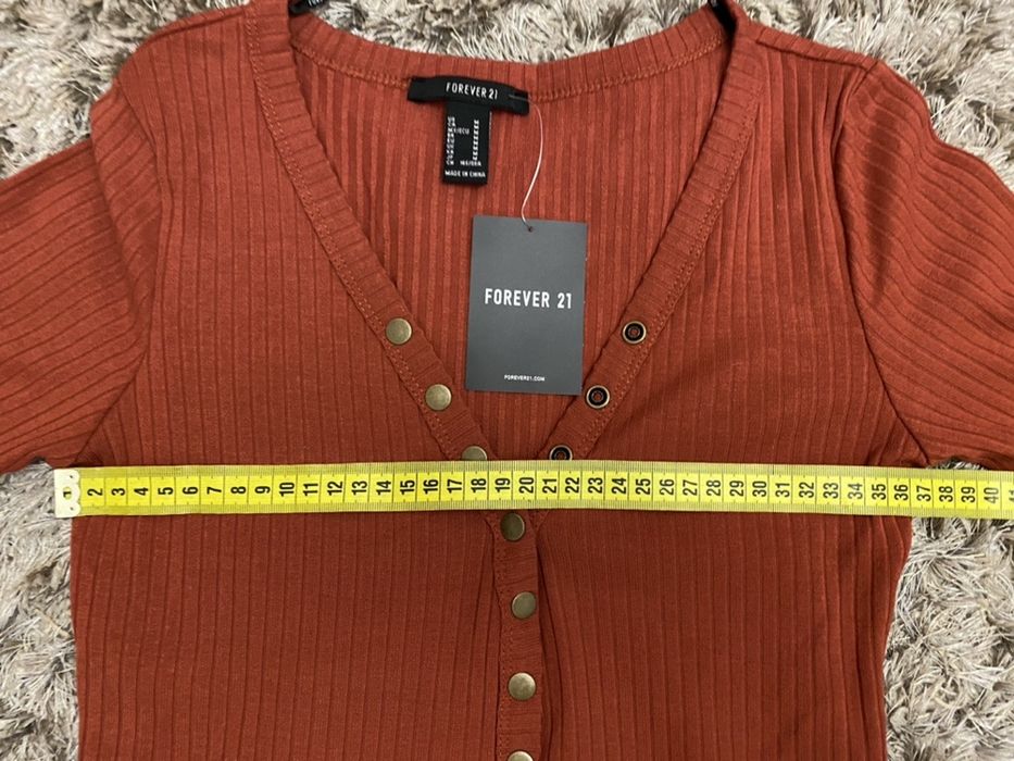 Короткое мини платье в обтяжку с декольте forever21