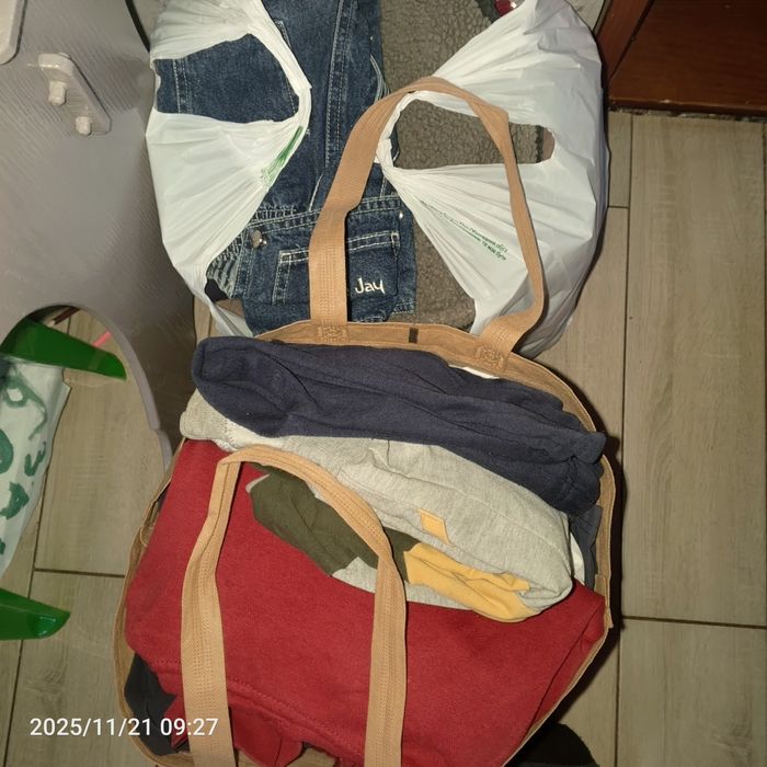 Продам два пакети речей на хлопчика