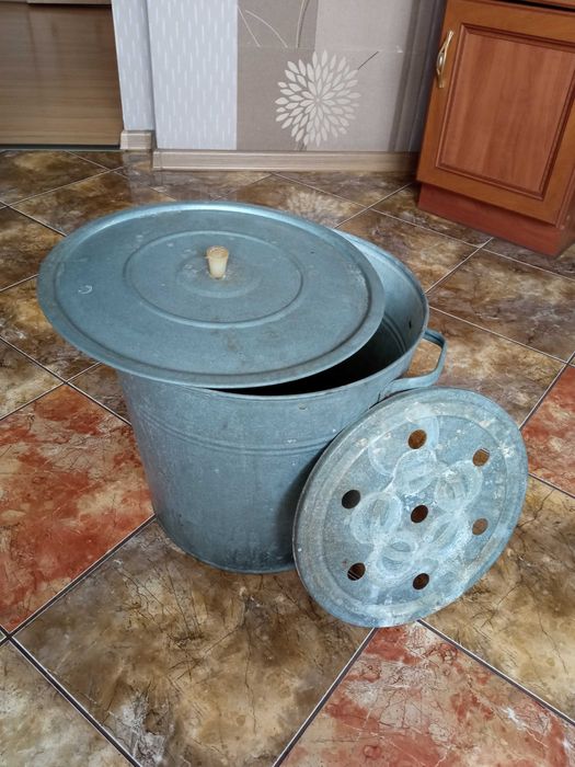 Garnek. Stary garnek. Stary garnek do gotowania