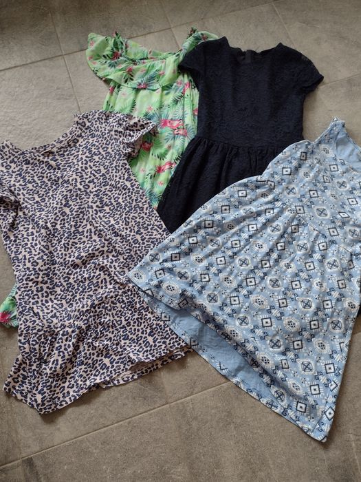 Sukienki rozmiar 146