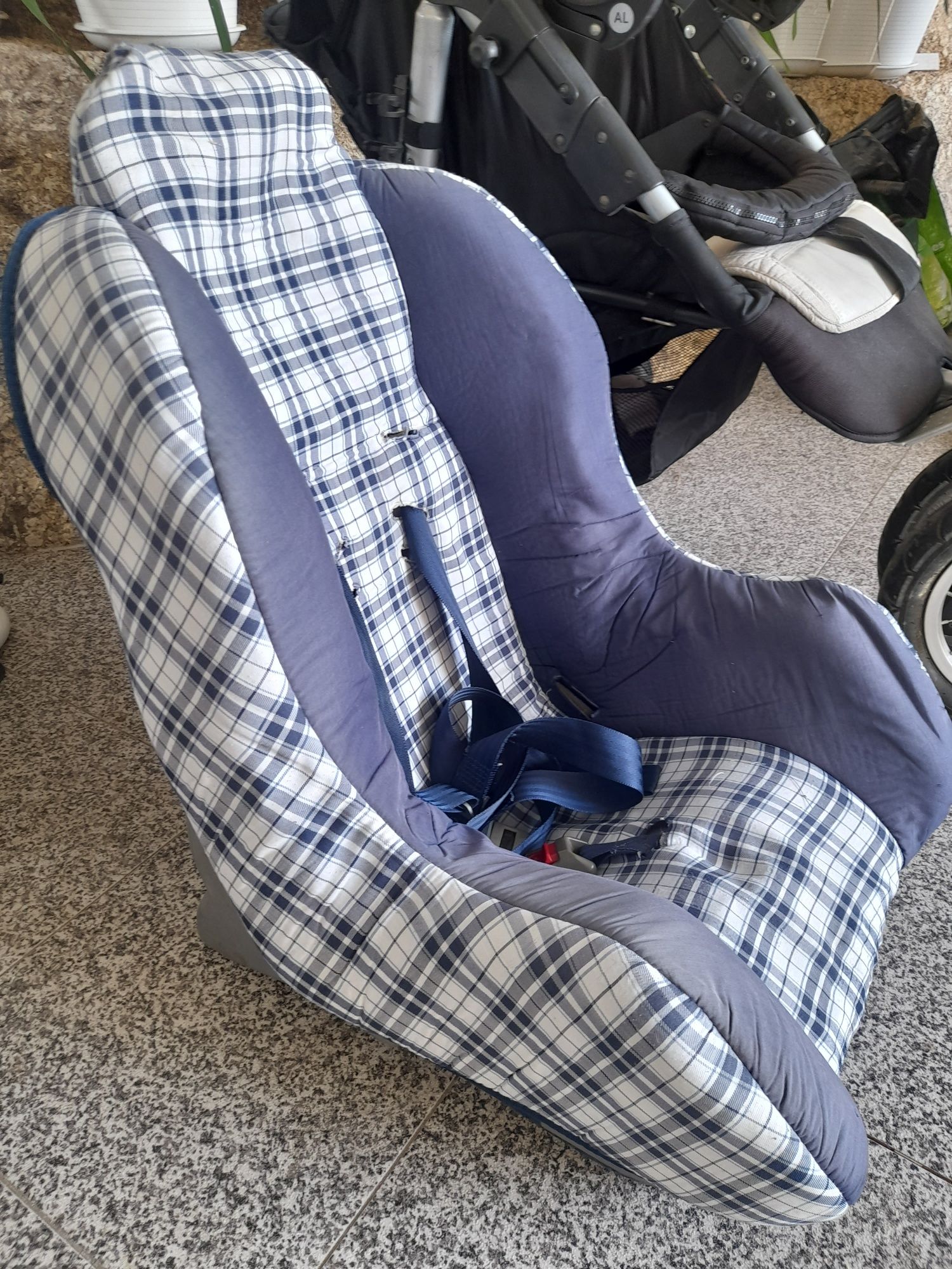 Cadeira de bebé + cadeira automóvel