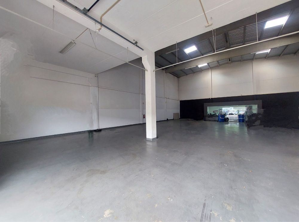 Armazém para arrendamento – 432m² – Linhó, Sintra