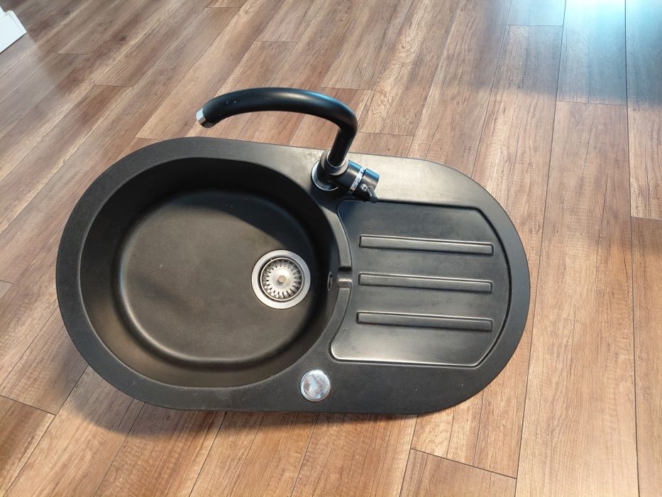 Zlew granitowy z baterią obrotową