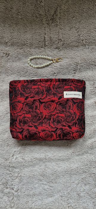 Przepiękna duża Kosmetyczka w kwiaty, róże