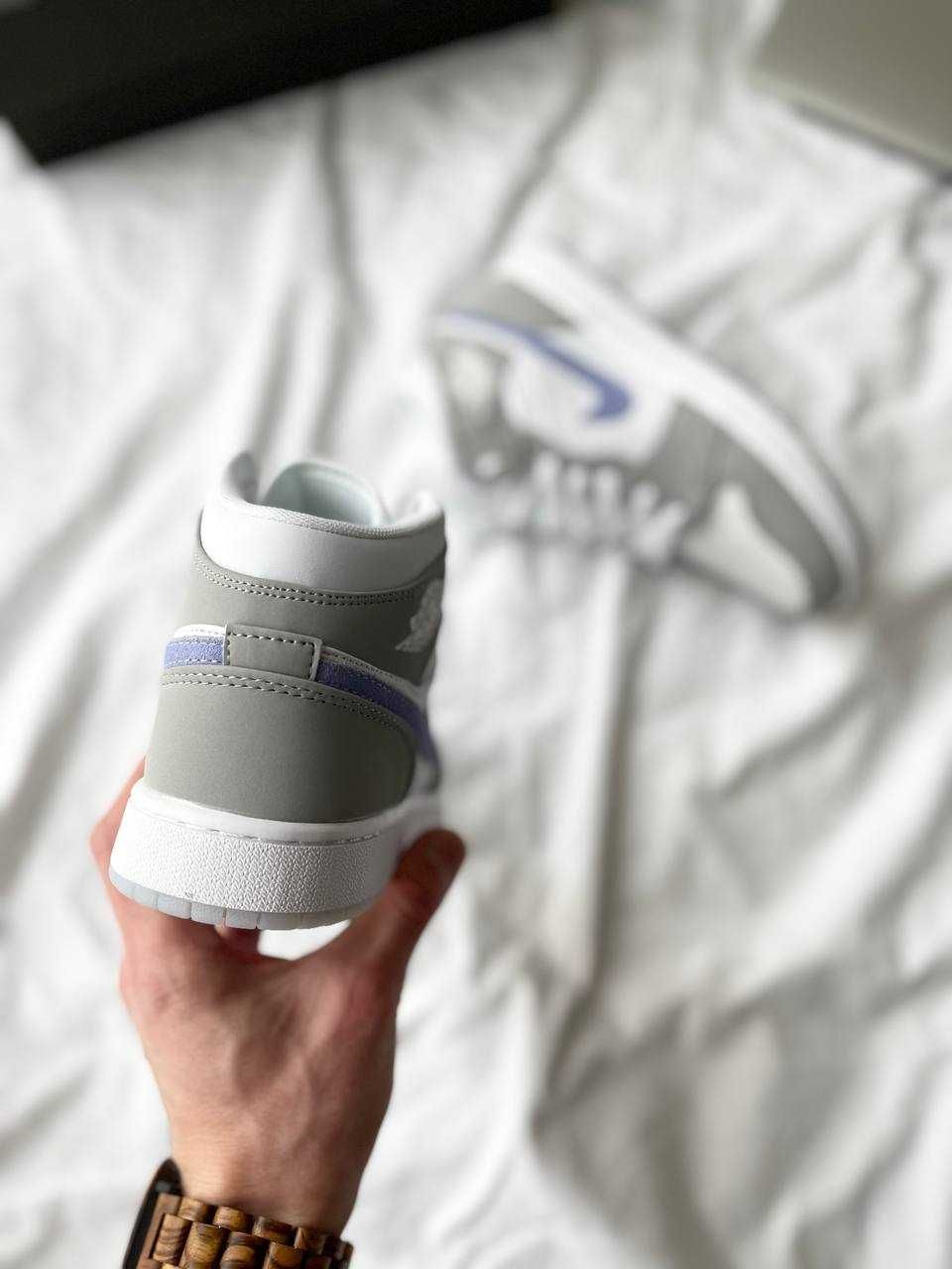 АКЦІЯ! Жіночі кросівки Nike Air Jordan 1 Retro Mid ‘Wolf Grey’ (36 р.)