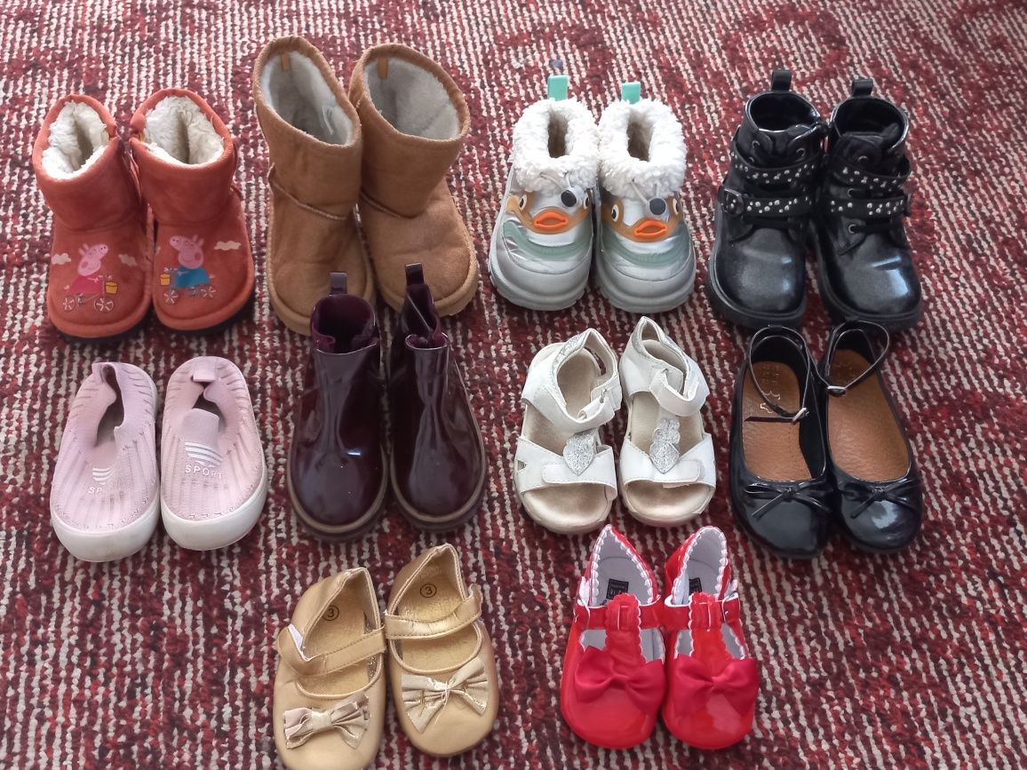 Дитяче взуття угги чобітки черевики туфлі босоніжки кросівки кеди