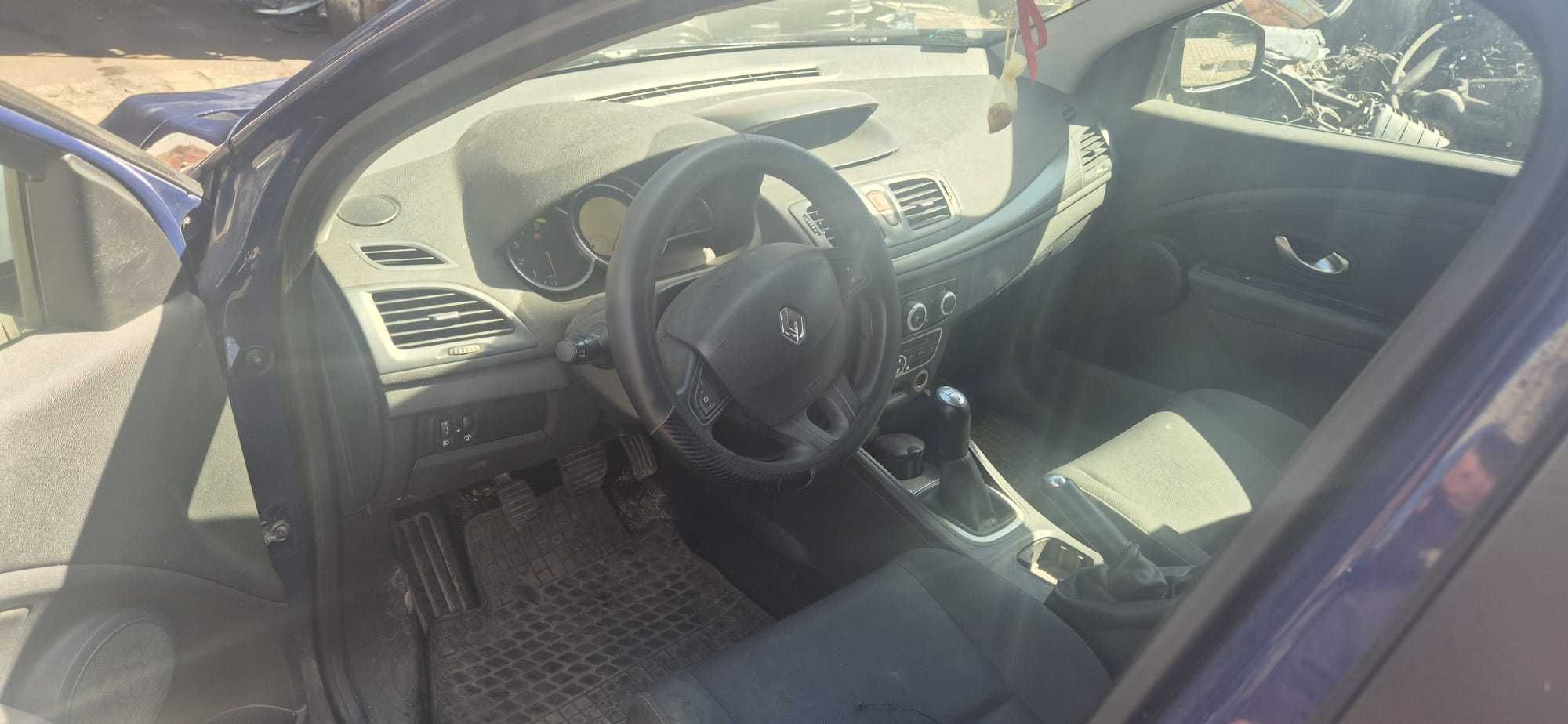 renault megane 3 1.5 dci lekko uszkodzona, pali jeździ zarejestrowana