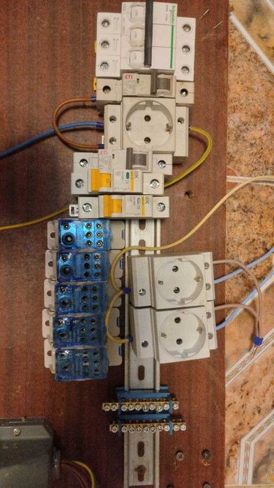 Сигналізація , лічильник 3ф, автоматичні вимикачі, провід алюмінієвий