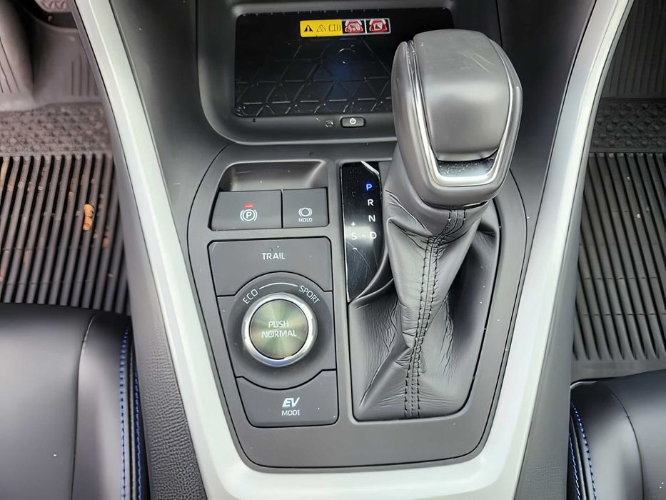 Toyota RAV4      2023