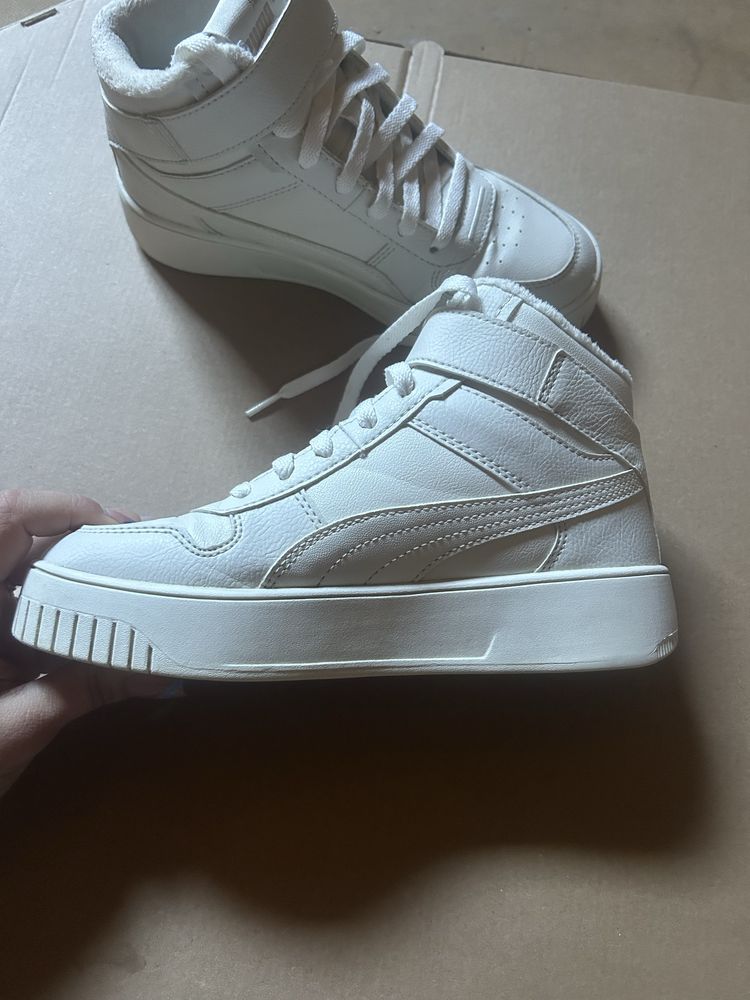 Puma Carina Street