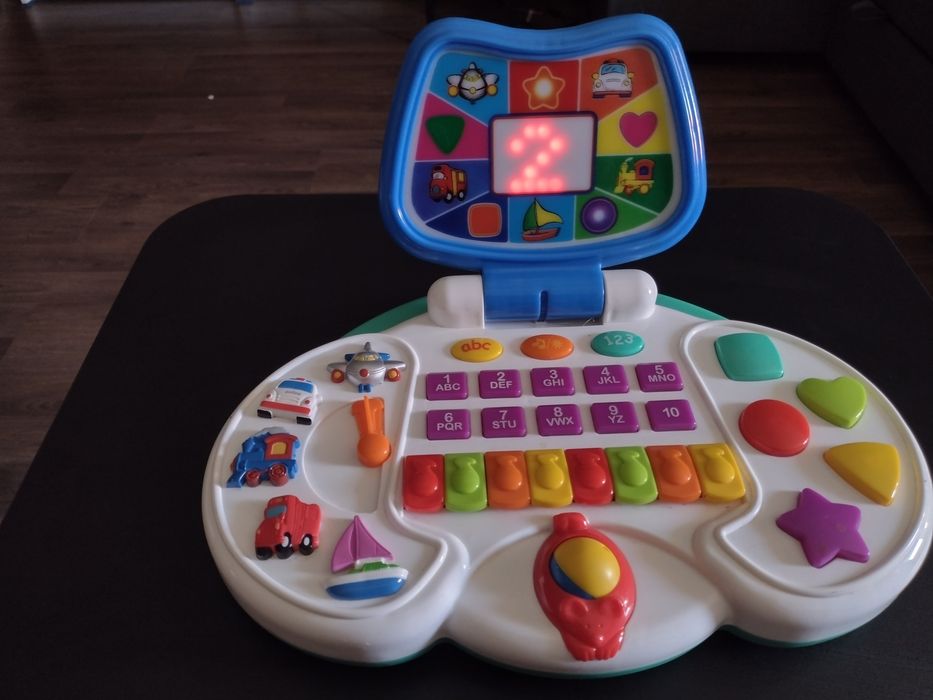 Zabawkowy laptop