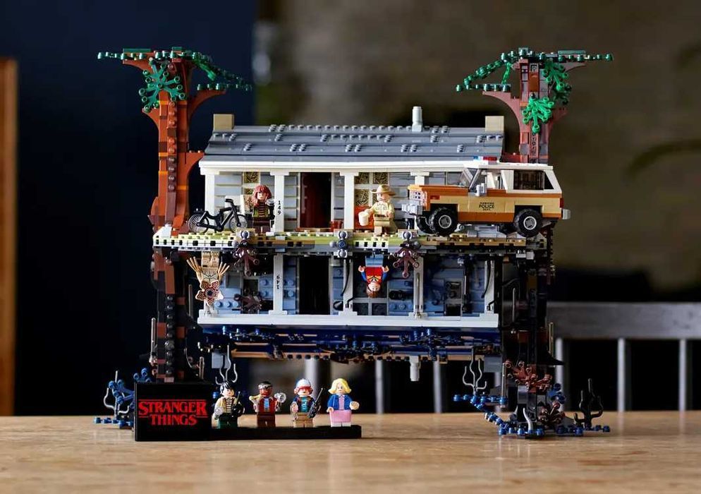 Конструктор LEGO Stranger Things The Upside Down 75810, 2287 деталей
