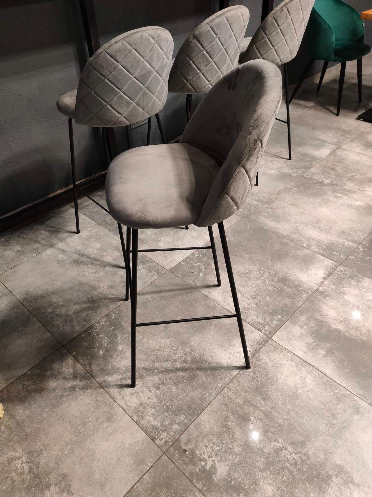 Столи та стільці для кафе