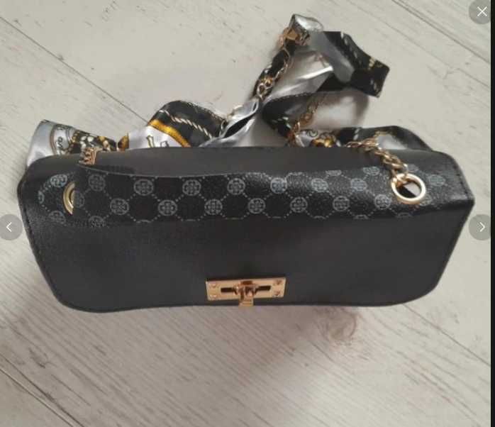 Nowa torebka z łańcuszkiem