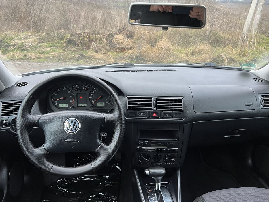 Продам VW Golf 1.6 бензин АВТОМАТ