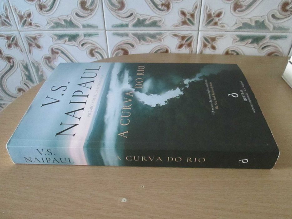 A Curva do Rio
de V. S. Naipaul (Oferta de portes)