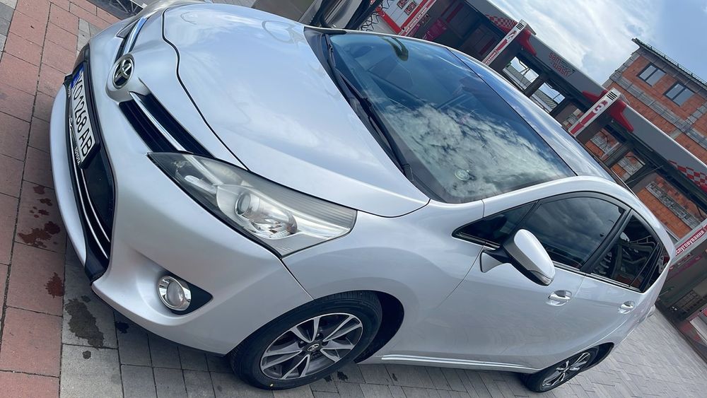 Тойота версо 2014рік