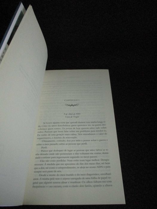 Livro O Rouxinol Kristin Hannah 1ª edição 2016