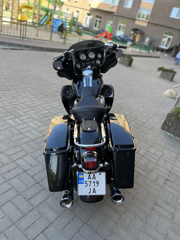 Harley-davidson Street Glide ТОРГ